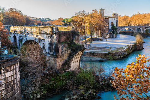 Canvastavla "Broken Bridge" (Pons Aemilius or Ponte Rotto) in Rome, Italy.