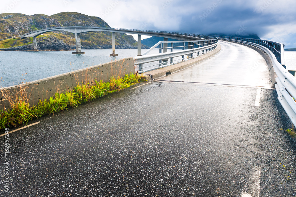 Naklejka premium Runde Bridge. The county of More og Romsdal. Norway.