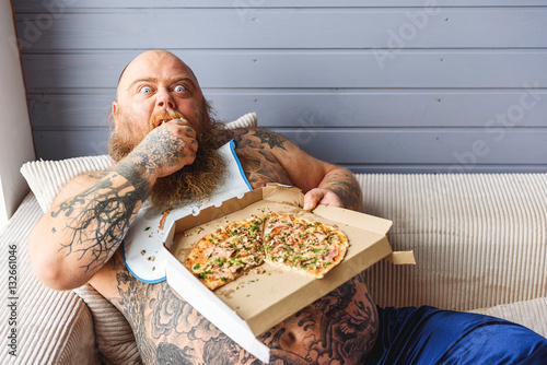 Fotografie, Obraz Man eating pizza