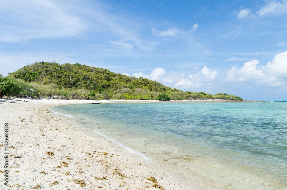 Beautiful sea and blue sky in summer at sattahip chonburi thailand Beautiful sea and blue sky in summer at sattahip chonburi thailand