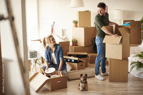 Fotografie Young couple in new apartment with small dog