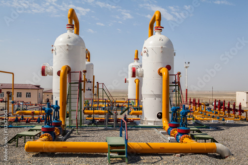 Oil and gas refinator compressor