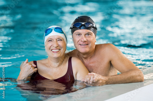 Senior couple in pool © Rido