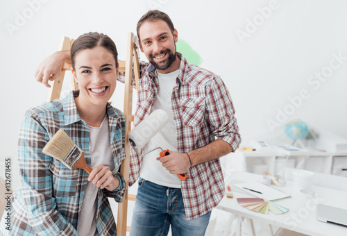 Fotografi Creative couple renovating their house