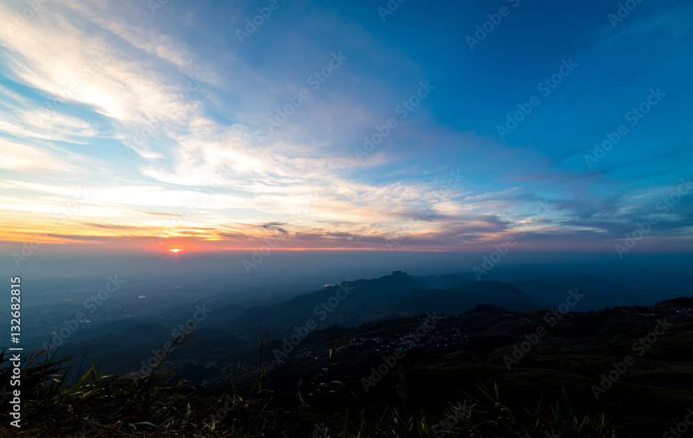 Obraz premium Mountains and blue sky