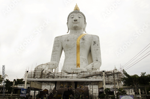 People pray and visit big buddhd statue at Wat Phai Rong Wua photo