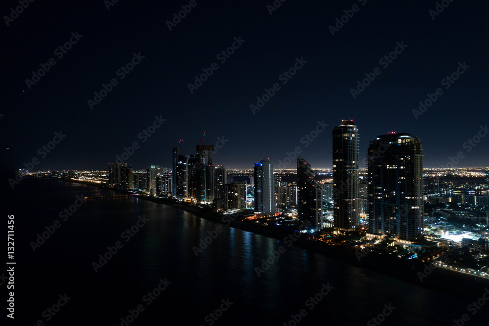 Fototapeta premium Night image of buildings in the city