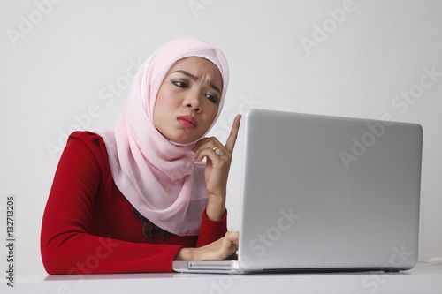 woman doubt with computer