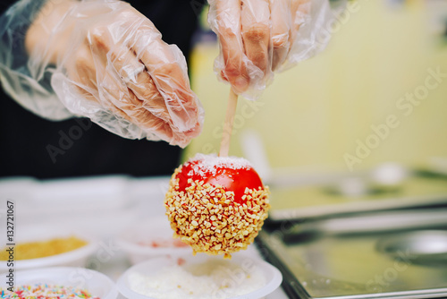 The process of making caramel apples