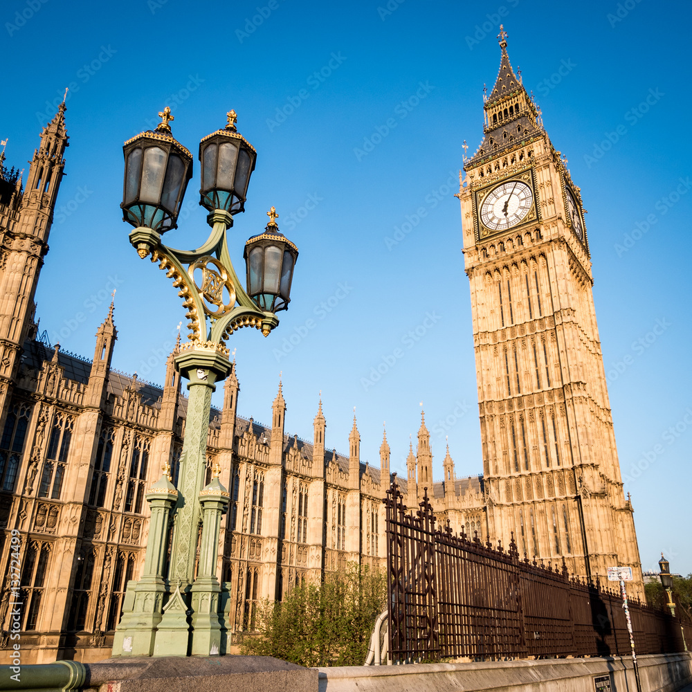 Obraz premium Big Ben and the Palace of Westminster. Low angle view of the famous clock tower London landmark in the early morning sun.