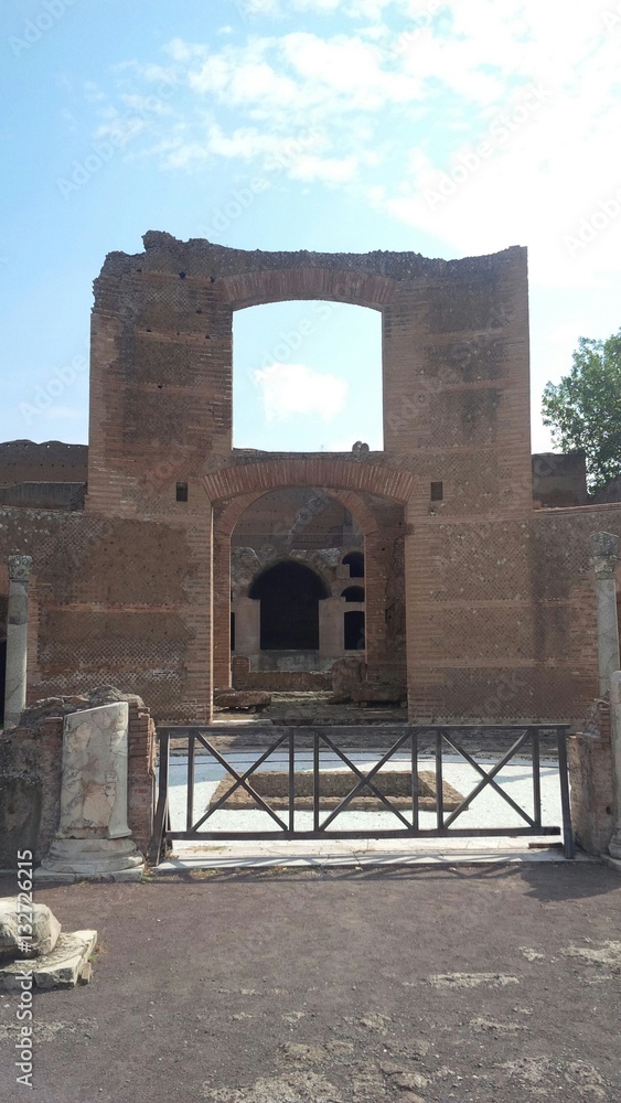 Villa Adriana, Edificio con Tre Esedre