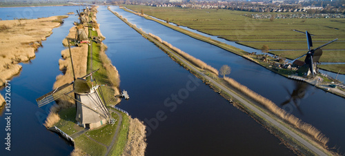 Fotografía Windmills and canals at Kinderdijk, Netherlands