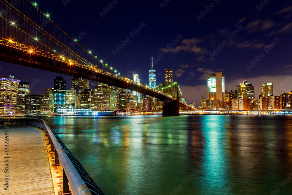 Fototapeta premium Brooklyn Bridge over East River night in New York City