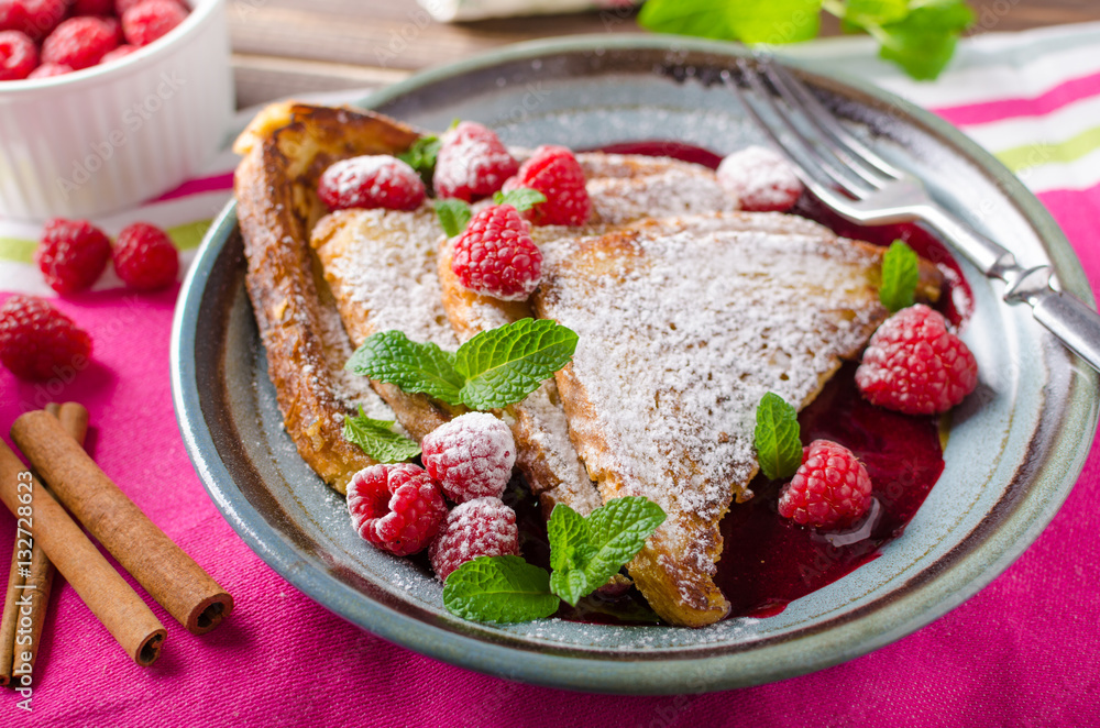 French toast with berries French toast with berries
