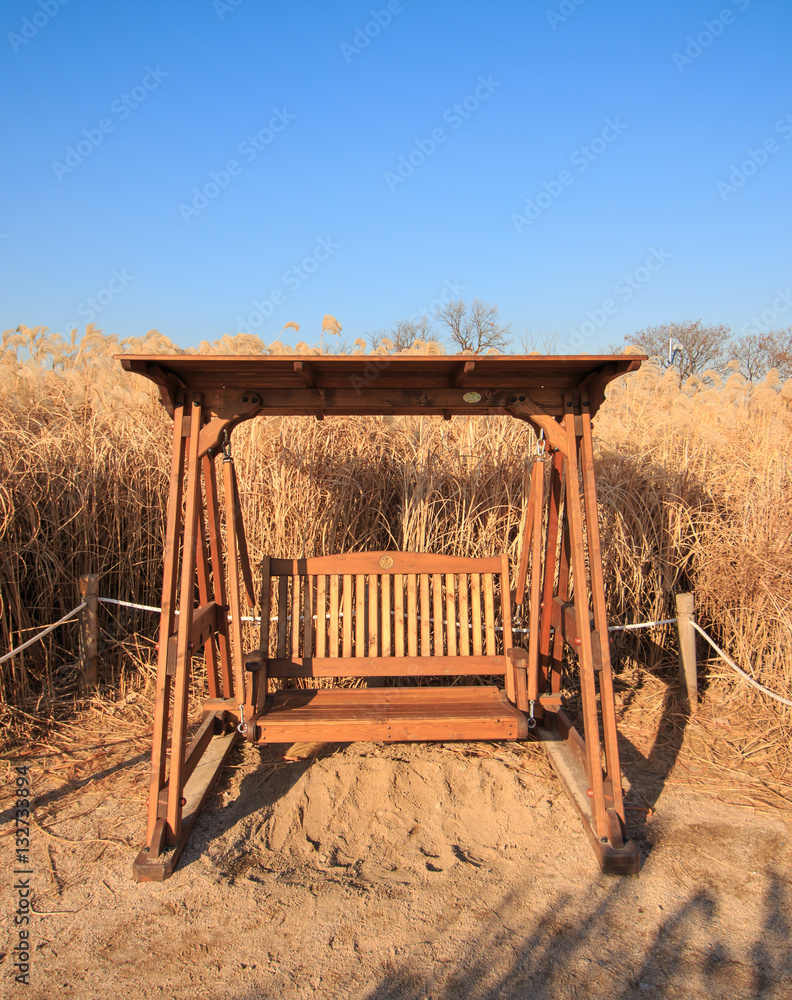 Obraz premium 서울 마포가 하늘공원의 그네 의자