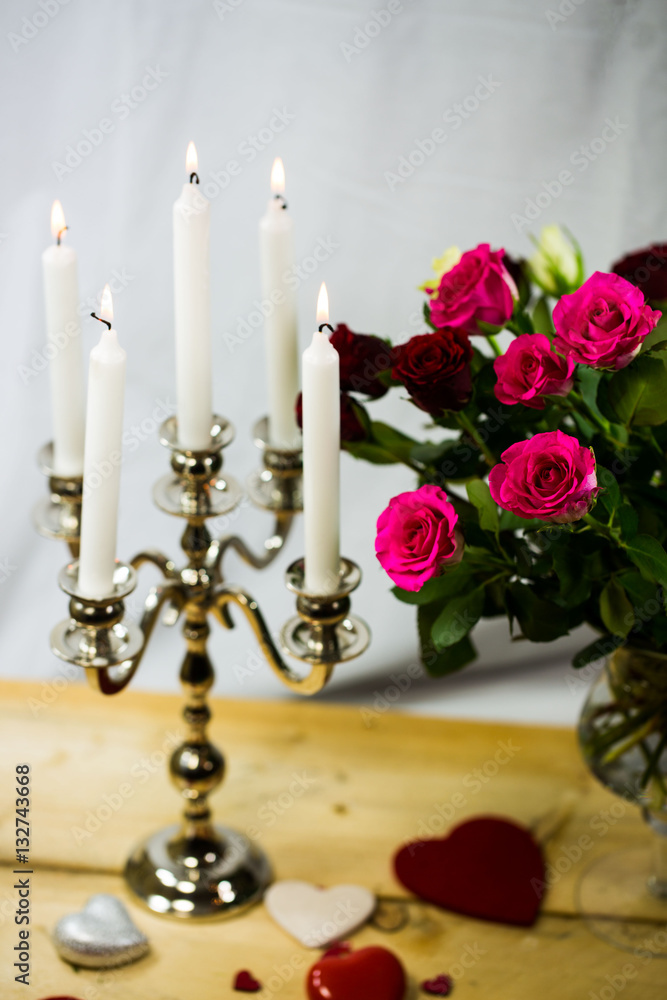 Obraz premium Rosen mit Kerzenständer