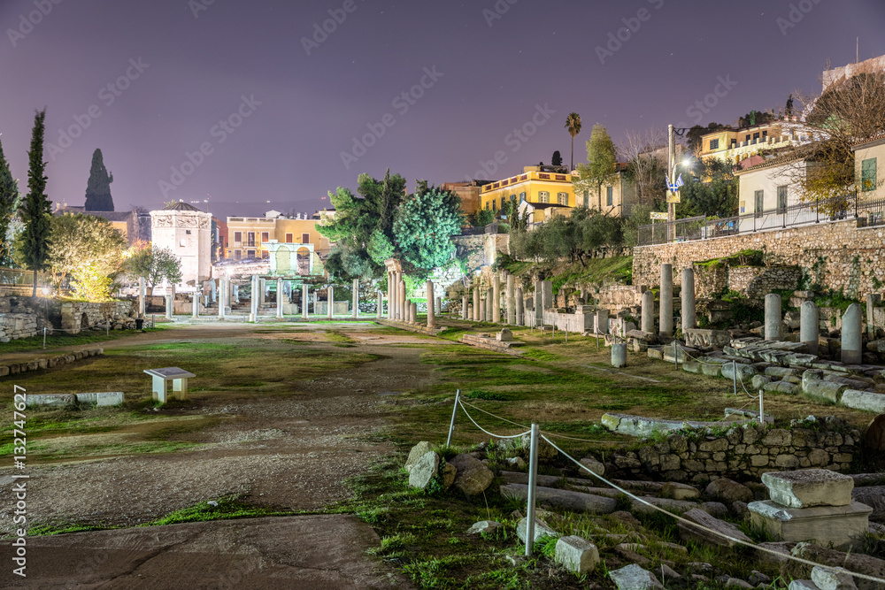 Blick auf den Antiken Römischen Markt in Athen bei Nacht