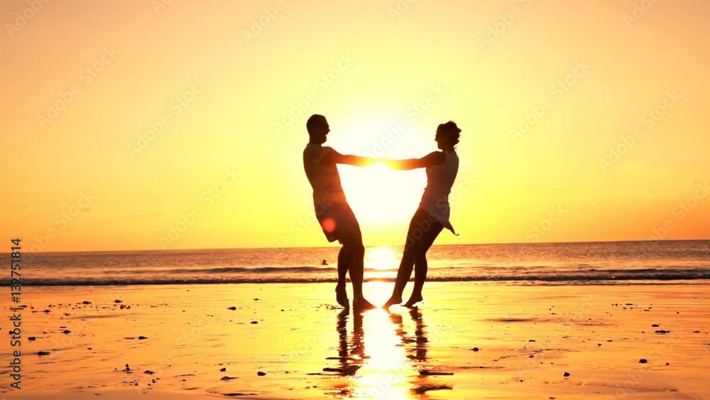 Happy couple turning round on beach during sunset, super slow motion 240fps
Happy couple turning round on beach during sunset, super slow motion 240fps