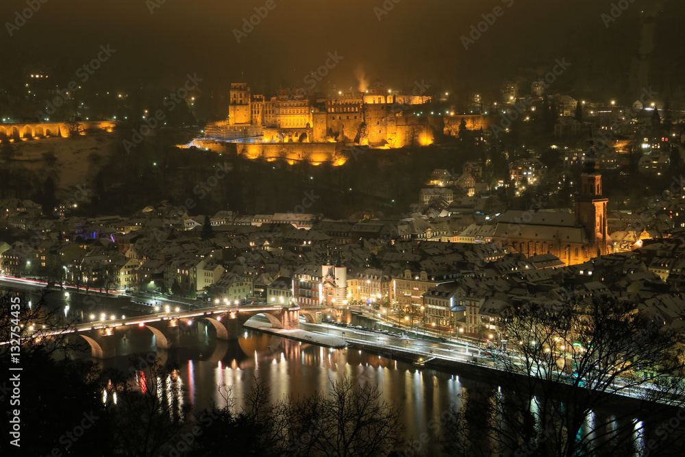 Fototapeta premium Heidelberg castle and Old Bridge at night