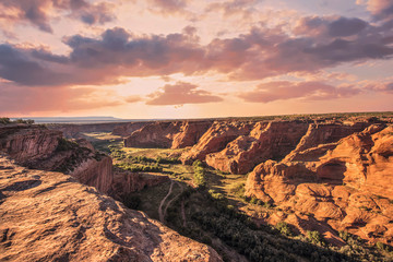 Fotobehang Canyon Canyon de Chelly rotswanden Arizona  © Benjamin Sullivan
