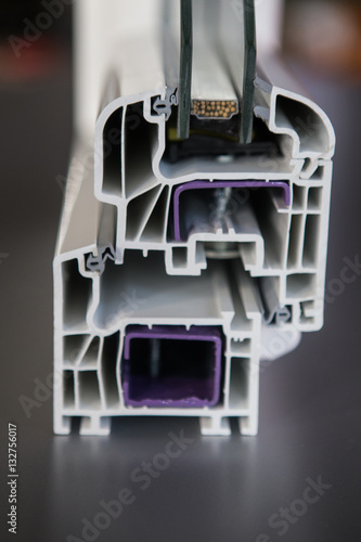 Profilo in pvc taglio termico campionatura con cerniere 