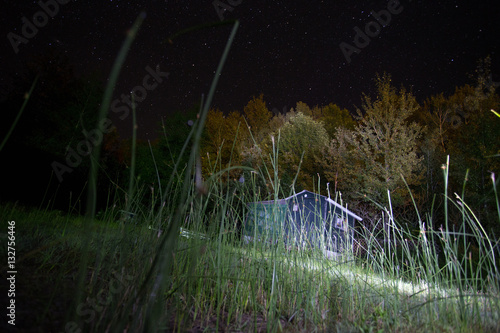Obraz na płótnie cabin at night w salonie