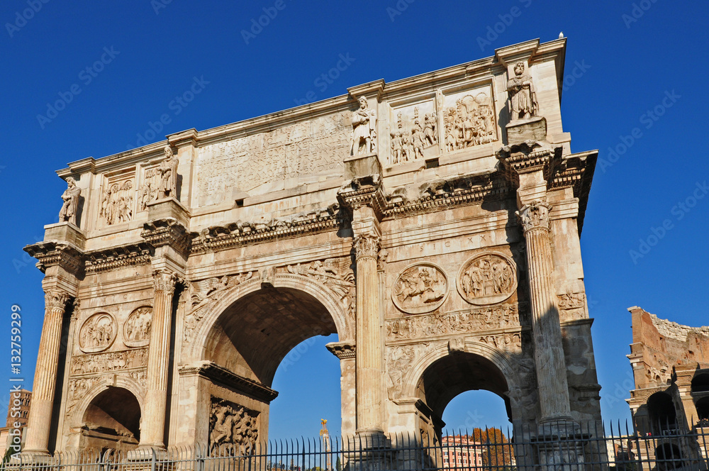 Roma, i Fori imperiali e l'arco di Costantino