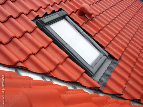 Dachsanierung: Dachfenster, Dachziegel, Dachpfannen