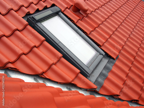 Dachsanierung: Dachfenster, Dachziegel, Dachpfannen