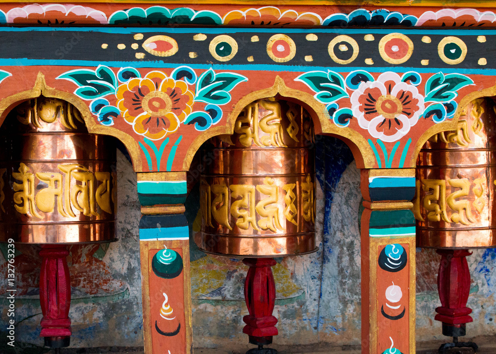 Ταπετσαρία Bhutan copper and golden prayer bell wheel with wooden traditional paintings in