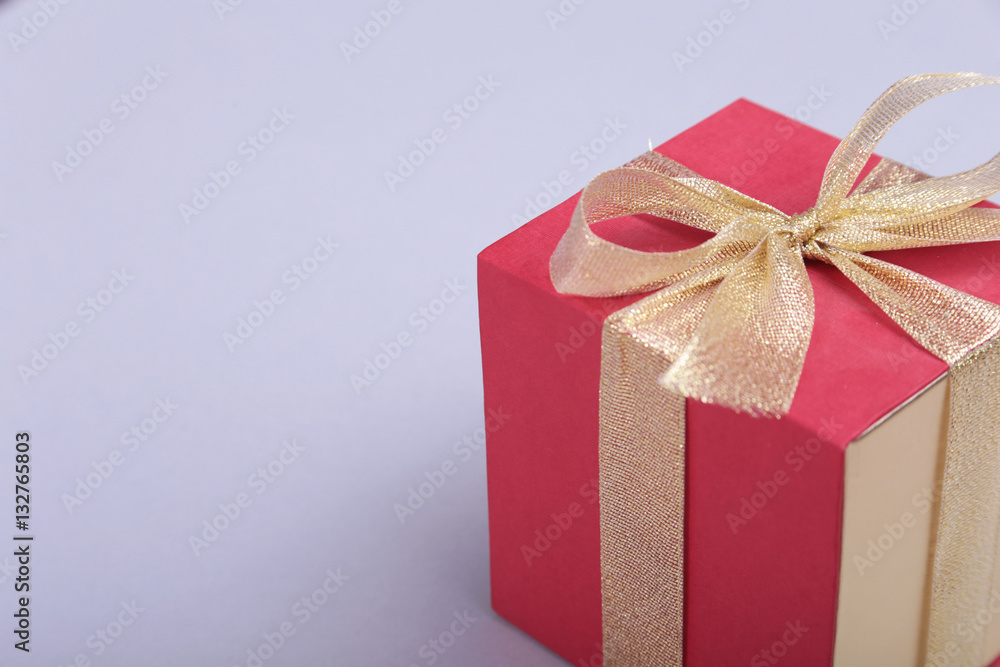 Obraz premium Gift boxes with bow on wood background