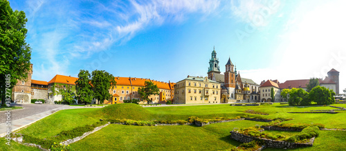 Fototapeta Panoramiczny widok na Zamek Królewski na Wawelu w Krakowie, Polska