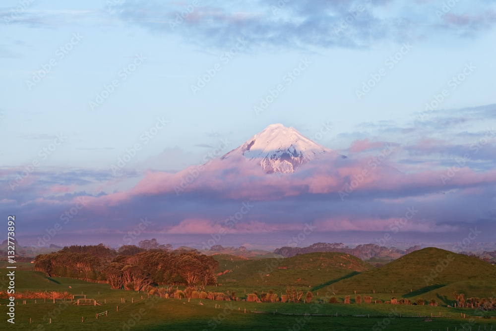 Obraz premium Taranaki volcano, New Zeland