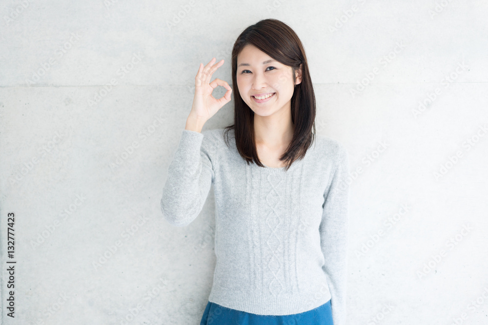 賛成する女性 賛成する女性