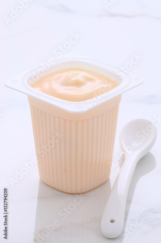 Wallpaper Mural plain french style yogurt Torontodigital.ca