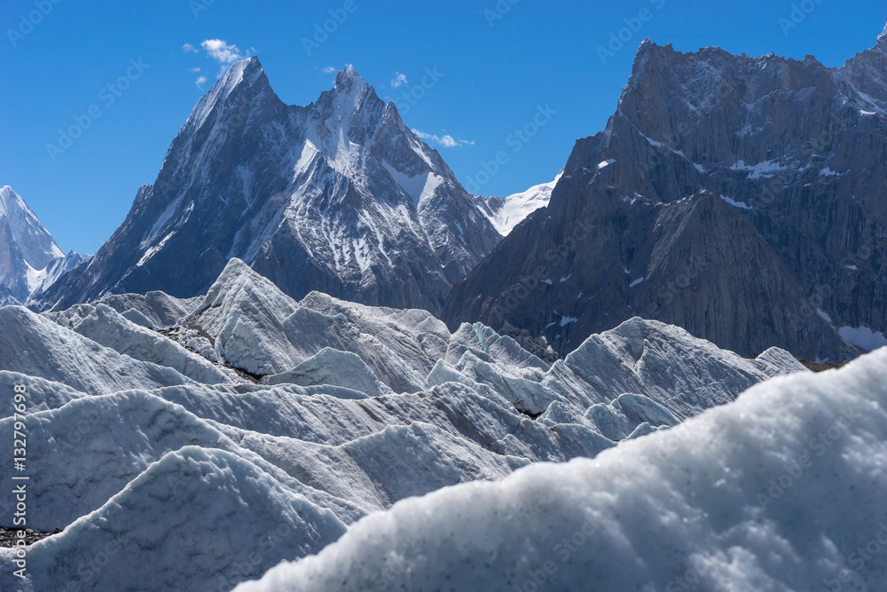 Naklejka premium Ice layer on Baltoro glacier and Mitre peak, K2 trek, Pakistan