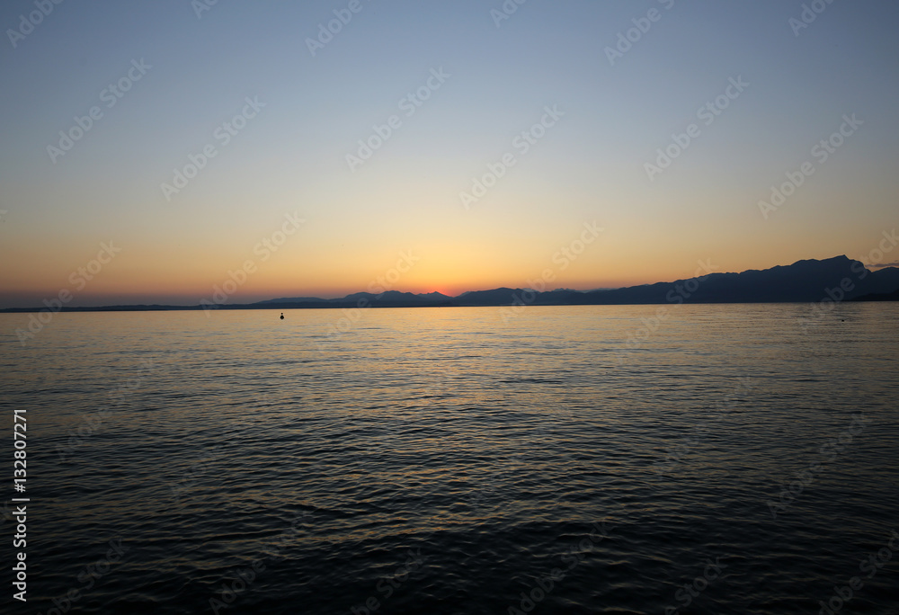 Naklejka premium Beautiful sunset at Garda lake in Italy
