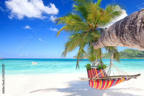 Urlaubsparadies auf den Seychellen, Hängematte am Strand
