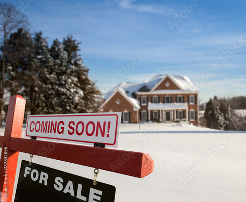 Obraz na plátne For sale sign in front of large USA home