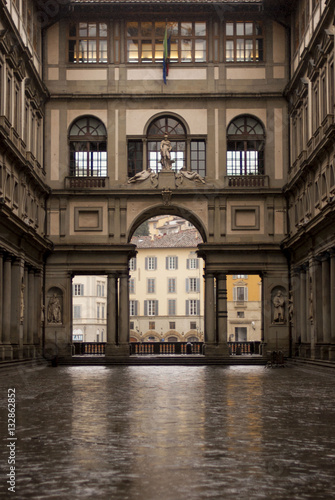 Galleria Degli Uffizi deserta, sotto la pioggia , Firenze