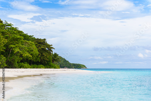 Fototapeta Naklejka Na Ścianę i Meble -  Tropical white sand beach and blue sky. Similan islands