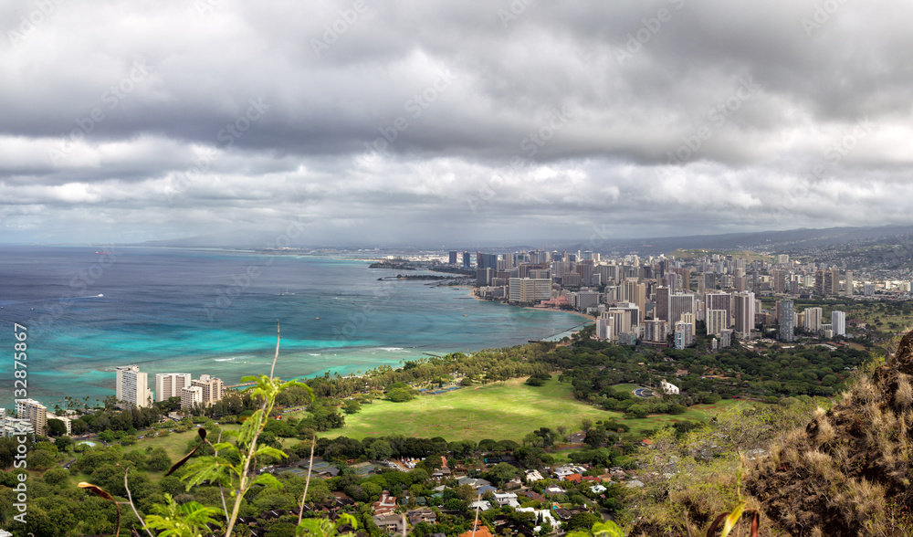 Blick vom Diamond Head auf Honolulu, Oahu, Hawaii, USA.