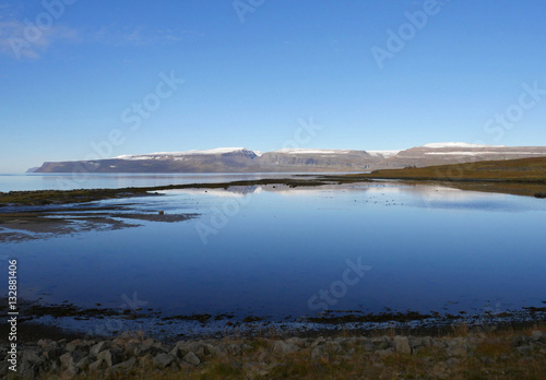 Am Ísafjarðardjúp mit Blick auf den Drangajökull in Island