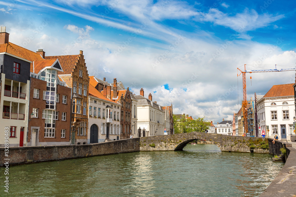 Naklejka premium Houses along the canal in Bruges