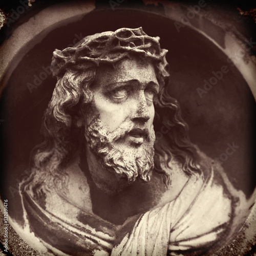 Face of Jesus Christ crown of thorns (statue)