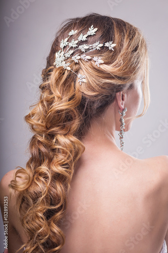 hair styling  bare back