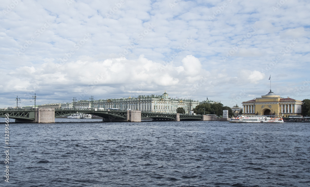 Naklejka premium Saint Petersburg, Russia September 08, 2016: Panorama of the embankment of the river Neva. View of the Admiralty and the Hermitage and Palace bridge in St. Petersburg, Russia.