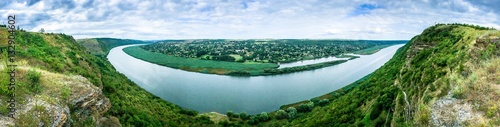 Fototapeta Naklejka Na Ścianę i Meble -  river panorama in moldova