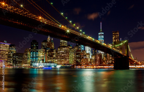 Fototapeta Naklejka Na Ścianę i Meble -  Brooklyn Bridge at dusk viewed from the Park in New York City.