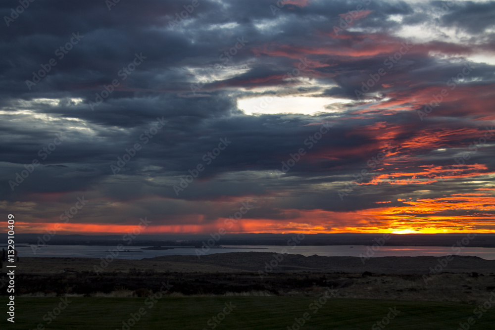 Obraz premium Cloudy sunrise